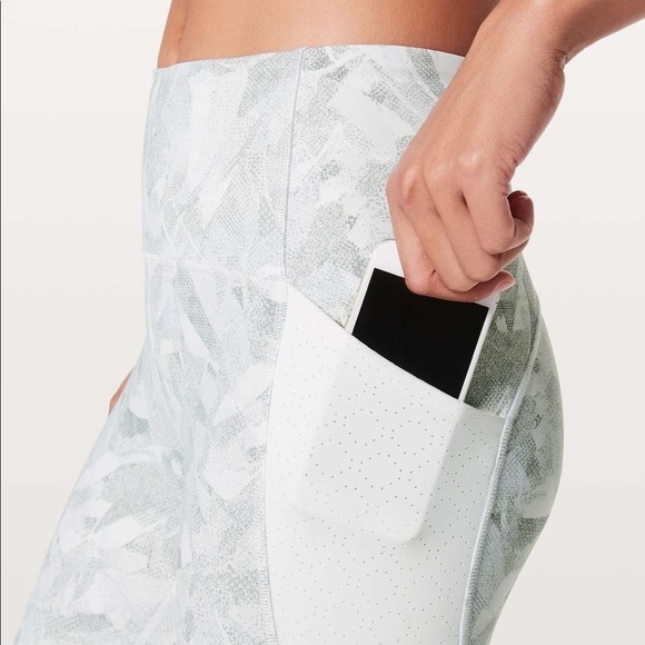 Lululemon Breezy Dot Crop 19 inch Jasmine White - Picture 3 of 8